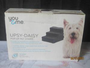 lot 18 image: YOU & ME UPSY-DAISY POP UP PET STAIRS