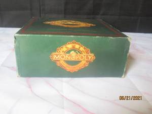 lot 34 image: MONOPOLY THE HEIRLOOM EDITION BOARD GAME