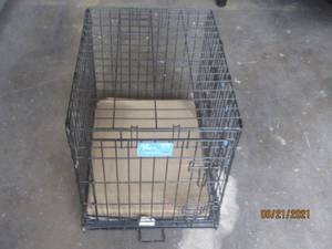 lot 7 image: LIFE STAGES DOG CRATE  1624DD