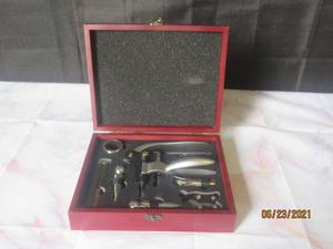 lot 40 image: SPACECARE WINE OPENER KIT WITH DARK CHERRY WOOD CASE