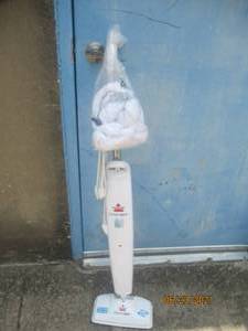 lot 42 image: BISSELL STEAM MOP MODEL 1867 WITH STEAM MOP PADS