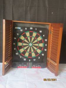 lot 56 image: SPORTS CRAFT DART BOARD IN WOOD CASE