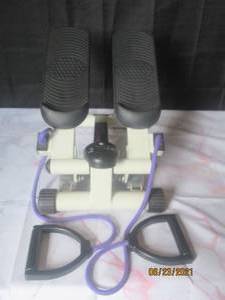 lot 65 image: DENISE AUSTIN 120 MINI STEPPER PLUS WITH RESISTANCE BANDS