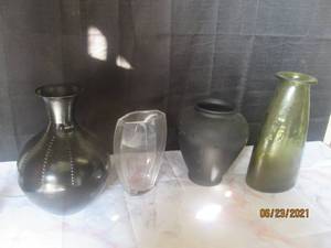 lot 74 image: ASSORTED VASES
