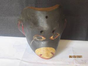 lot 76 image: HAND CARVED WOOD MONKEY FACE WALL DCOR
