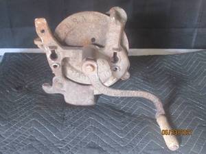 lot 82 image: ANTIQUE CAST IRON CORN HUSKER BLACK HAWK SHELLER