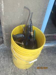 lot 88 image: 5 GAL BUCKET WITH TOOLS SEE PICS A FEW SPECIALTY TOOLS