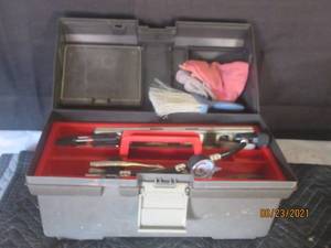 lot 89 image: RUBBERMAID TOOLBOX WITH CONTENTS