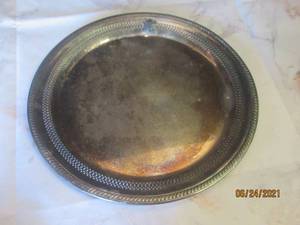 lot 104 image: VINTAGE AMERICAN ROYAL  F.B ROGERS SILVER Co PLATTER  12 12 DIAM