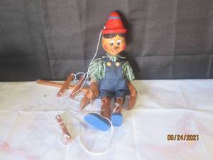 lot 107 image: PINOCCHIO MARIONETTE WOODEN PUPPET