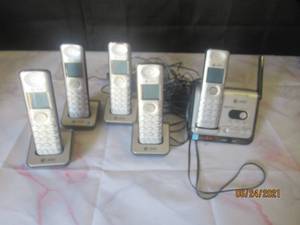 lot 137 image: AT&T TELEPHONEANSWERING SYSTEM WITH CALLER ID CALL WAITING MODEL CL82409