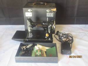 lot 144 image: SINGER 3-110 WITH CARRY CASE AND ACCESSORIES