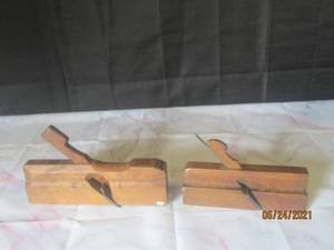 lot 145 image: TOTAL OF 2 -ANTIQUE  EUROPEAN19TH CENTURY WOODEN CARPENTRY PLANES WITH REMOVABLE BLADE ,USED TO MAKE SPECIFIC TRIM ANGLES