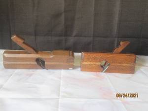 lot 147 image: TOTAL OF 2 -ANTIQUE  EUROPEAN19TH CENTURY WOODEN CARPENTRY PLANES WITH REMOVABLE BLADE ,USED TO MAKE SPECIFIC TRIM ANGLES