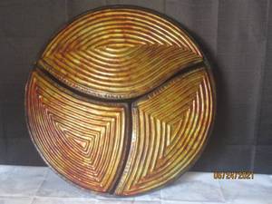 lot 157 image: METAL WALL DCOR 22.5 DIAM