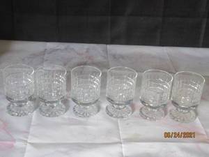 lot 165 image: SET OF 6 VINTAGE CLEAR GLASS WINE WATER  GOBLETS CUBIST DESIGN