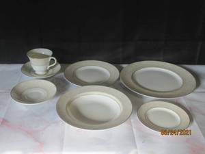 lot 170 image: TOTAL OF 7PC REPLAEMENT PIECES RALPH LAUREN MEREDITH WEDGEWOOD BONE CHINA