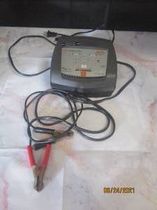 lot 180 image: SCHUMACHER 10A SPEED CHARGER