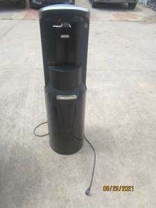 lot 193 image: CRYSTAL MOUNTAIN WATER DISPENSER STFMZKH1C