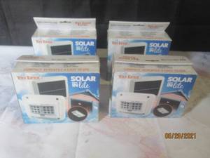 lot 207 image: 4 TRI LYNX SOLAR DROP IN LITES 00035