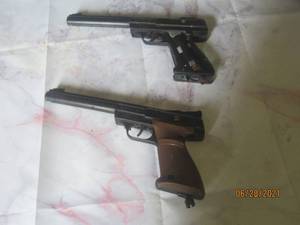 lot 217 image: 2 CROSSMAN AIRGUNS MODEL 1000 BB CAL POWERMATIC
