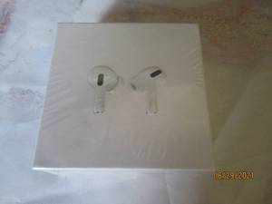 lot 226 image: BRAND NEW AIRPOD PRO WITH WIRLESS CHARGING CASE A2083,A2084,A2190