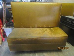 lot 253 image: BOOTH SEAT
