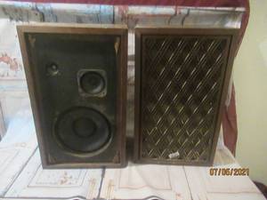 lot 288 image: PAIR OF VINTAGE TEAC LS-80 3 WAY SPEAKERS WORKS AND SOUNDS GREAT