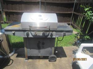 lot 290 image: BRINKMAN GAS GRILL 4 BURNER AND SIDE BURNER