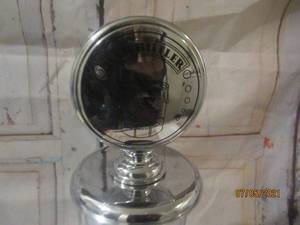 lot 295 image: NEW IN BOX BAR BUTLER DRINK DISPENSER WILL HOLD AND DISPENSE 2 DIFFERENT LIQUORS
