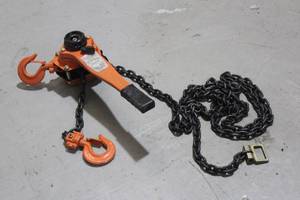 lot 6 image: VGD 1.5 TON LEVER HOIST
