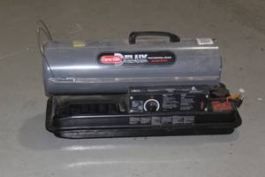 lot 10 image: DYNA-GLO DELUX PROFESSIONAL GRADE 80,000 BTU KEROSENE HEATER