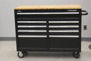 lot 47 image: HUSKY ROLLING 9 DRAWER WORKBENCHTOOL CHEST