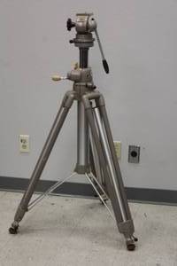 lot 52 image: LINHOF WEST GERMANY PROFESSIONAL GRADE HEAVY DUTY TRIPOD WITH CRANK