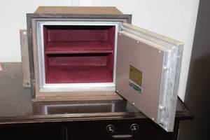 lot 156 image: VINTAGE MEILINK HERCULES WALL VAULT FIREPROOF SAFE HAS PASSCODE AND KEY