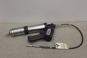 lot 183 image: LINCOLN 1162 SERIES A&nbsp FULLY AUTOMATIC HEAVY DUTY PNEUMATIC GREASE GUN&nbsp