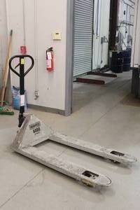 lot 211 image: ROUGHNECK PALLET JACK 4400LB CAPACITY&nbsp