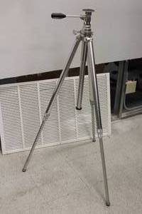 lot 216 image: STAR-D MFG PERFESSIONAL TRIPOD