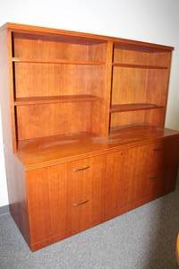 lot 134 image: WOODEN 6-SHELF BOOKCASE HOMEOFFICE&nbsp HUTCH WITH&nbsp 4-DRAWER FILE CABINET, 72 X 66H