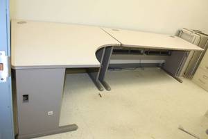 lot 142 image: 2PC HOMEOFFICE CORNER L-SHAPE DESK&nbsp