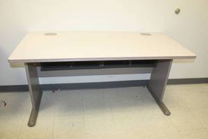 lot 143 image: HOME OFFICE COMPUTER DESK , MATCH # 142&nbsp