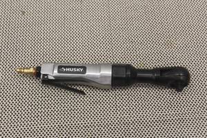 lot 230 image: HUSKY PNEUMATIC AIR 38 RATCHET WRENCH H4110