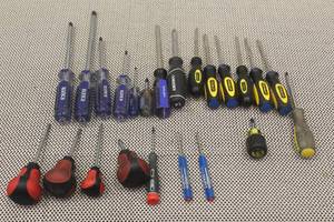 lot 248 image: TOTAL OF 23 ASSORTED SIZEBRAND PHILLIPS HEAD SCREW DRIVERS , KLUTCH,STANLEY,HUSKY AND MORE  SEE PICS&nbsp