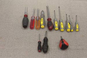 lot 250 image: TOTAL OF 13 ASSORTED SIZE CUSHION GRIP NUTDRIVERSHEX SCREW DRIVERS&nbsp