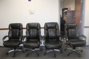 lot 268 image: TOTAL OF 4 BLACK LEATHER HIGH-BACK EXECUTIVE ADJUSTABLE HEIGHT OFFICE CHAIRS