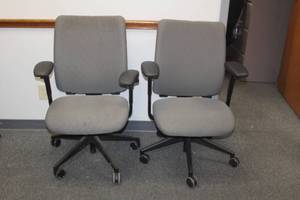 lot 269 image: TOTAL OF 2 STEELCASE FABRIC ADJUSTABLE HEIGHTARM REST OFFICE TASK CHAIR&nbsp