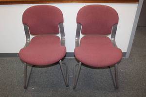 lot 279 image: TOTAL OF 2 FABRIC UPHOLSTERED MODERN GUEST OFFICE SIDE CHAIRS&nbsp