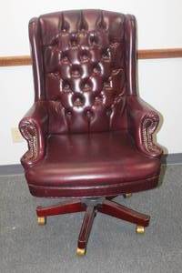 lot 281 image: BROWN LEATHER CLASSIC BUTTON TUFTED CUSHIONS HIGH WING BACK EXECUTIVE OFFICE CHAIR WITH WOODEN BASE &amp BRASS CASTERS&nbsp