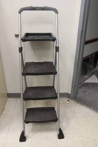 lot 292 image: COSCO STEPSTOOL LADDER 11-880PBLW2