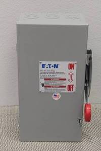 lot 236 image: EATON CUTLER -HAMMER 30 AMP HEAVY DUTY SAFETY SWITCH DH361FGK